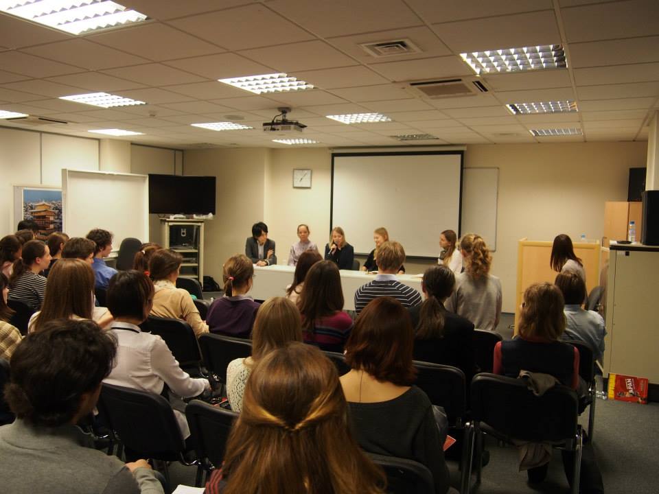 サンクトペテルブルク日本センターにおいて、ロシア人を対象とした留学とキャリアに関するセミナーを開催。